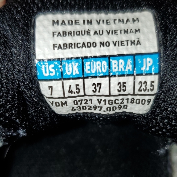 Mizuno Women's Volleyball Shoes - Picture 2 of 7